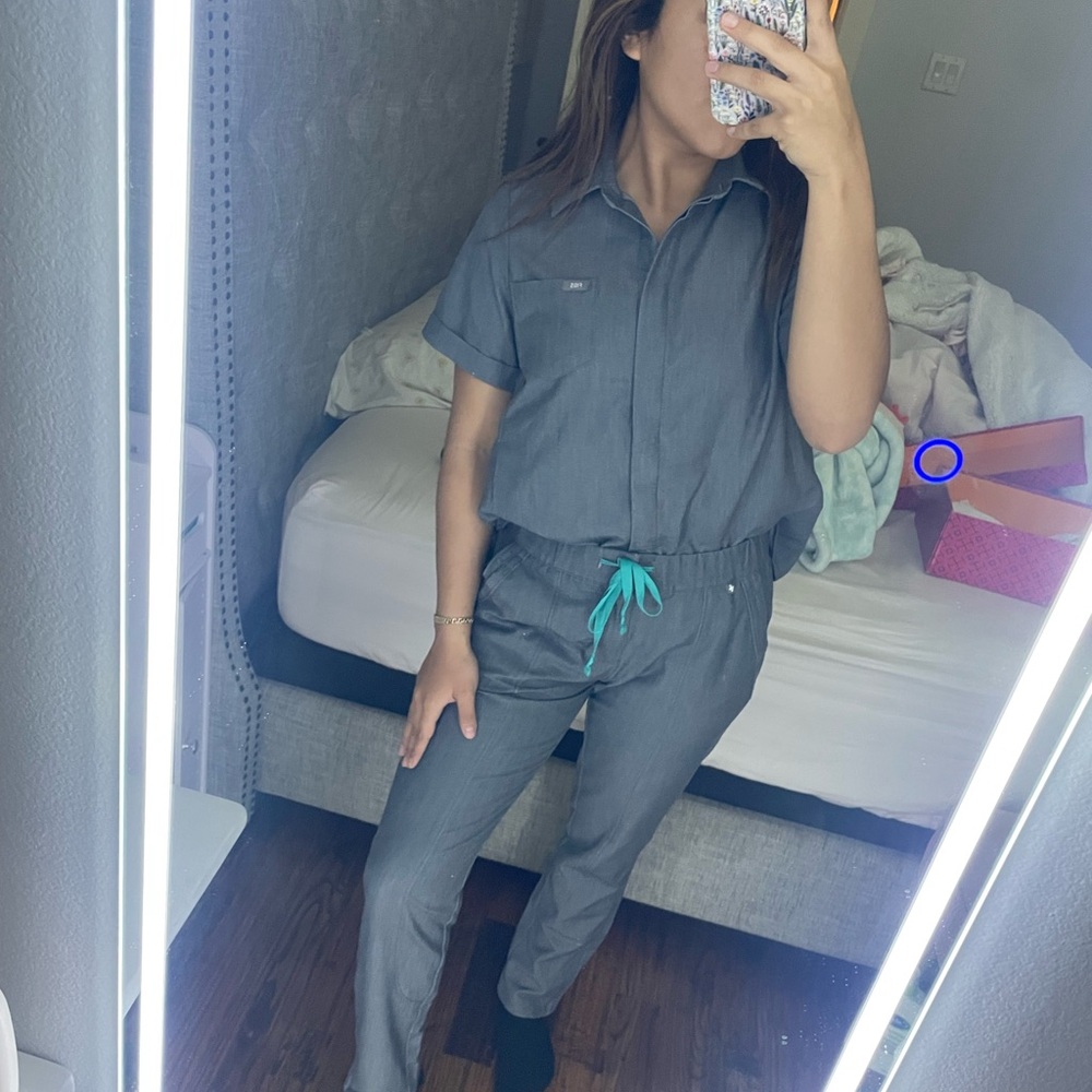 FIGS grey scrub set size small